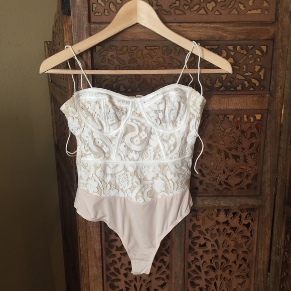 NEW NWT superdown Stasia Lace Bodysuit White Nude - Picture 4 of 6